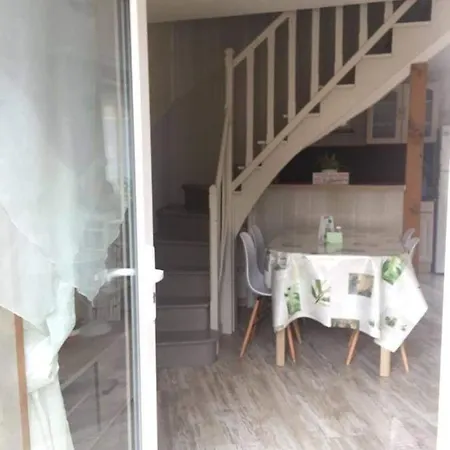 Petite Maison Au Coeur De L Auvergne Vakantiehuis Jumeaux